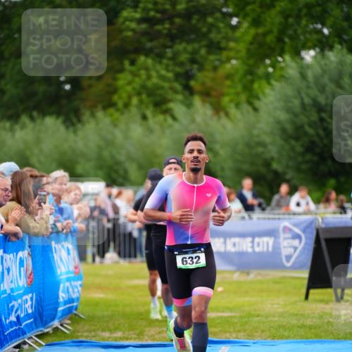 30.08.2026 - Elbe Triathlon Hamburg LAZAROV Photography http://msf.ph/oto/10056700 30.08.2026 11:12:36 Ziel 410, 612, 632, 722 meine-sportfotos.de