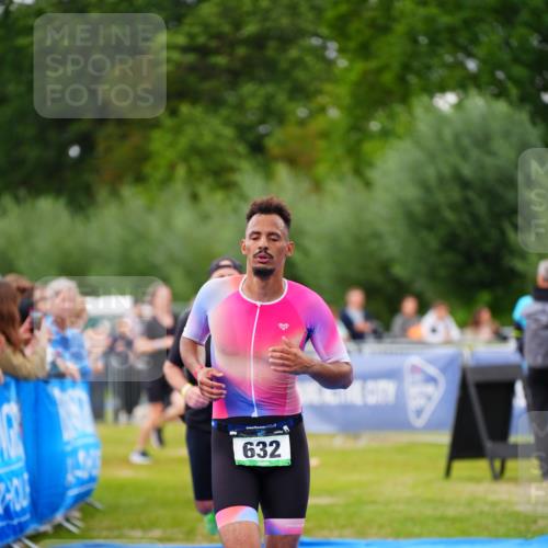 30.08.2026 - Elbe Triathlon Hamburg LAZAROV Photography http://msf.ph/oto/10056704 30.08.2026 11:12:37 Ziel 410, 612, 632, 722 meine-sportfotos.de