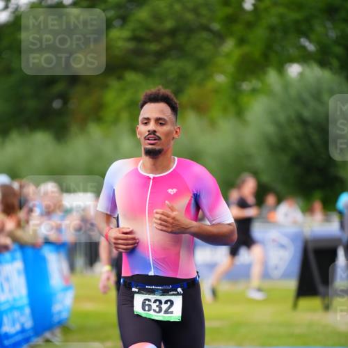 30.08.2026 - Elbe Triathlon Hamburg LAZAROV Photography http://msf.ph/oto/10056710 30.08.2026 11:12:38 Ziel 410, 612, 632, 722 meine-sportfotos.de