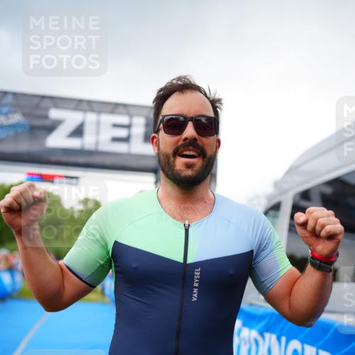 30.08.2026 - Elbe Triathlon Hamburg LAZAROV Photography http://msf.ph/oto/10056738 30.08.2026 11:12:47 Ziel 773, 1093, 1097 meine-sportfotos.de
