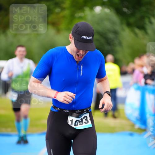 30.08.2026 - Elbe Triathlon Hamburg LAZAROV Photography http://msf.ph/oto/10056742 30.08.2026 11:12:51 Ziel 773, 1093, 1097 meine-sportfotos.de