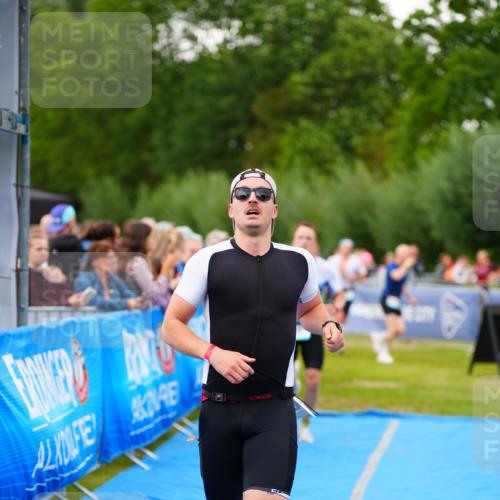 30.08.2026 - Elbe Triathlon Hamburg LAZAROV Photography http://msf.ph/oto/10056764 30.08.2026 11:13:02 Ziel 490, 1037, 1061, 1085, 1197 meine-sportfotos.de