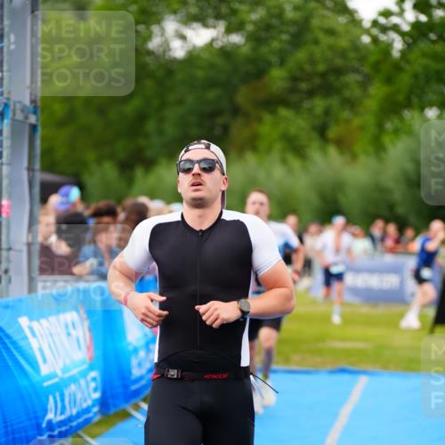 30.08.2026 - Elbe Triathlon Hamburg LAZAROV Photography http://msf.ph/oto/10056767 30.08.2026 11:13:02 Ziel 490, 1037, 1061, 1085, 1197 meine-sportfotos.de