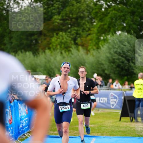 30.08.2026 - Elbe Triathlon Hamburg LAZAROV Photography http://msf.ph/oto/10056777 30.08.2026 11:13:06 Ziel 490, 651, 1037, 1061, 1197 meine-sportfotos.de