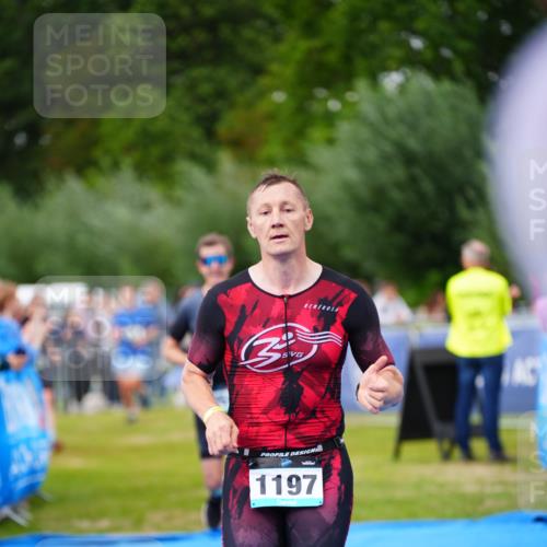 30.08.2026 - Elbe Triathlon Hamburg LAZAROV Photography http://msf.ph/oto/10056785 30.08.2026 11:13:11 Ziel 490, 611, 651, 1197 meine-sportfotos.de