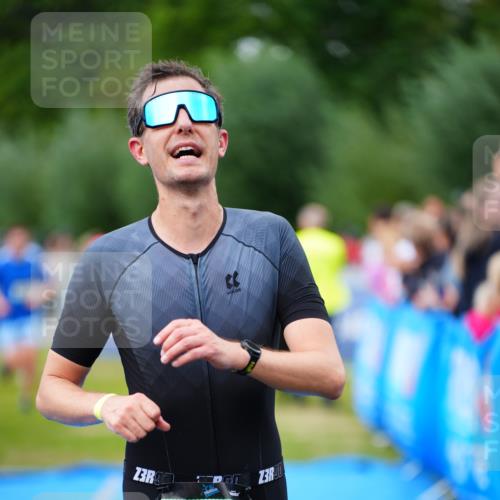 30.08.2026 - Elbe Triathlon Hamburg LAZAROV Photography http://msf.ph/oto/10056792 30.08.2026 11:13:15 Ziel 611, 651, 750 meine-sportfotos.de
