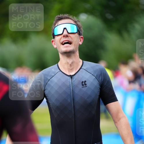 30.08.2026 - Elbe Triathlon Hamburg LAZAROV Photography http://msf.ph/oto/10056795 30.08.2026 11:13:15 Ziel 611, 651, 750 meine-sportfotos.de