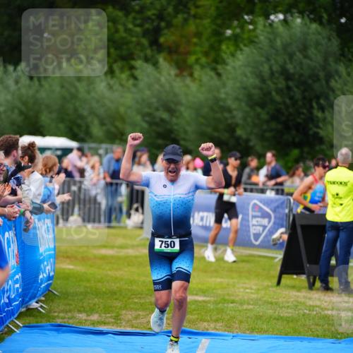 30.08.2026 - Elbe Triathlon Hamburg LAZAROV Photography http://msf.ph/oto/10056806 30.08.2026 11:13:20 Ziel 611, 750 meine-sportfotos.de