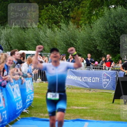 30.08.2026 - Elbe Triathlon Hamburg LAZAROV Photography http://msf.ph/oto/10056811 30.08.2026 11:13:21 Ziel 611, 750 meine-sportfotos.de