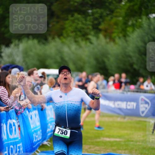 30.08.2026 - Elbe Triathlon Hamburg LAZAROV Photography http://msf.ph/oto/10056816 30.08.2026 11:13:22 Ziel 611, 750 meine-sportfotos.de