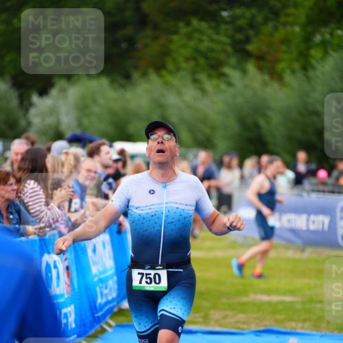 30.08.2026 - Elbe Triathlon Hamburg LAZAROV Photography http://msf.ph/oto/10056817 30.08.2026 11:13:22 Ziel 611, 750 meine-sportfotos.de