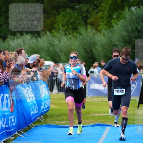 30.08.2026 - Elbe Triathlon Hamburg LAZAROV Photography http://msf.ph/oto/10056886 30.08.2026 11:13:56 Ziel 724, 731, 869, 1030, 1088 meine-sportfotos.de