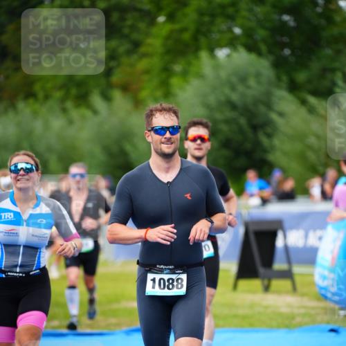 30.08.2026 - Elbe Triathlon Hamburg LAZAROV Photography http://msf.ph/oto/10056891 30.08.2026 11:13:58 Ziel 731, 869, 1030, 1088 meine-sportfotos.de