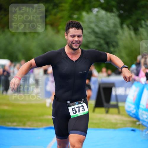 30.08.2026 - Elbe Triathlon Hamburg LAZAROV Photography http://msf.ph/oto/10056910 30.08.2026 11:14:10 Ziel 573 meine-sportfotos.de