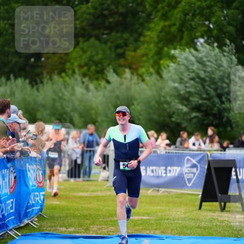 30.08.2026 - Elbe Triathlon Hamburg LAZAROV Photography http://msf.ph/oto/10056914 30.08.2026 11:14:28 Ziel 413, 565, 1114 meine-sportfotos.de
