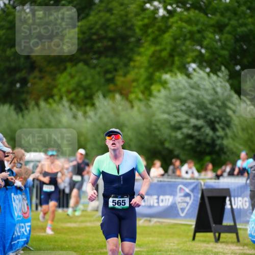 30.08.2026 - Elbe Triathlon Hamburg LAZAROV Photography http://msf.ph/oto/10056918 30.08.2026 11:14:29 Ziel 413, 565, 1054, 1114 meine-sportfotos.de