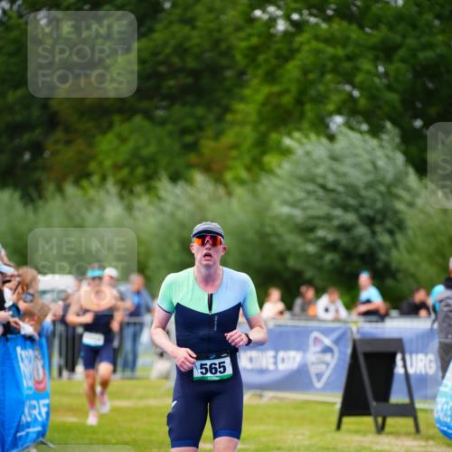 30.08.2026 - Elbe Triathlon Hamburg LAZAROV Photography http://msf.ph/oto/10056921 30.08.2026 11:14:29 Ziel 413, 565, 1054, 1114 meine-sportfotos.de