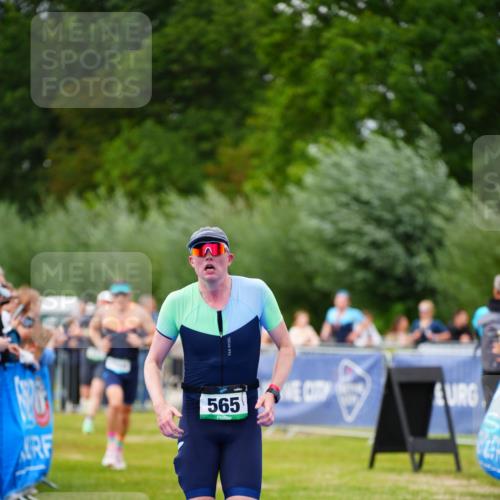 30.08.2026 - Elbe Triathlon Hamburg LAZAROV Photography http://msf.ph/oto/10056924 30.08.2026 11:14:29 Ziel 413, 565, 1054, 1114 meine-sportfotos.de
