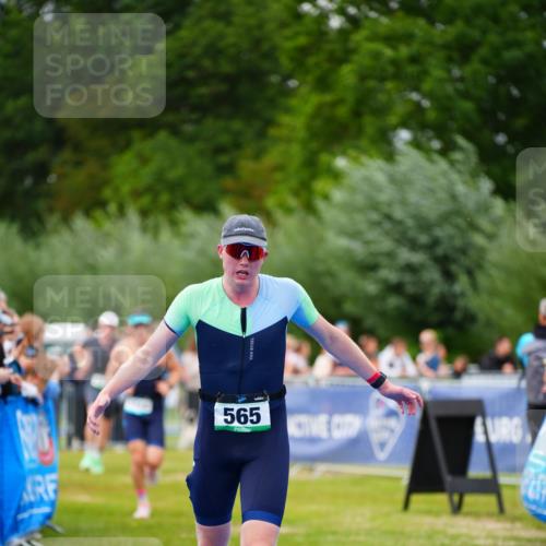 30.08.2026 - Elbe Triathlon Hamburg LAZAROV Photography http://msf.ph/oto/10056925 30.08.2026 11:14:30 Ziel 413, 565, 1054, 1114 meine-sportfotos.de