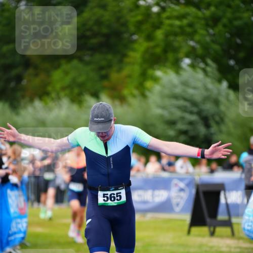 30.08.2026 - Elbe Triathlon Hamburg LAZAROV Photography http://msf.ph/oto/10056928 30.08.2026 11:14:30 Ziel 413, 565, 1054, 1114 meine-sportfotos.de