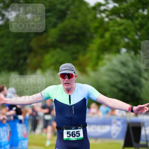 30.08.2026 - Elbe Triathlon Hamburg LAZAROV Photography http://msf.ph/oto/10056929 30.08.2026 11:14:31 Ziel 413, 565, 1054, 1114 meine-sportfotos.de