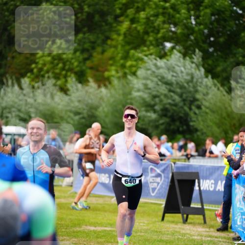 30.08.2026 - Elbe Triathlon Hamburg LAZAROV Photography http://msf.ph/oto/10056942 30.08.2026 11:14:42 Ziel 497, 600, 606, 640, 990, 1058 meine-sportfotos.de