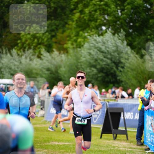 30.08.2026 - Elbe Triathlon Hamburg LAZAROV Photography http://msf.ph/oto/10056943 30.08.2026 11:14:42 Ziel 497, 600, 606, 640, 990, 1058 meine-sportfotos.de
