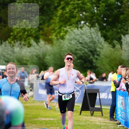 30.08.2026 - Elbe Triathlon Hamburg LAZAROV Photography http://msf.ph/oto/10056944 30.08.2026 11:14:42 Ziel 497, 600, 606, 640, 990, 1058 meine-sportfotos.de