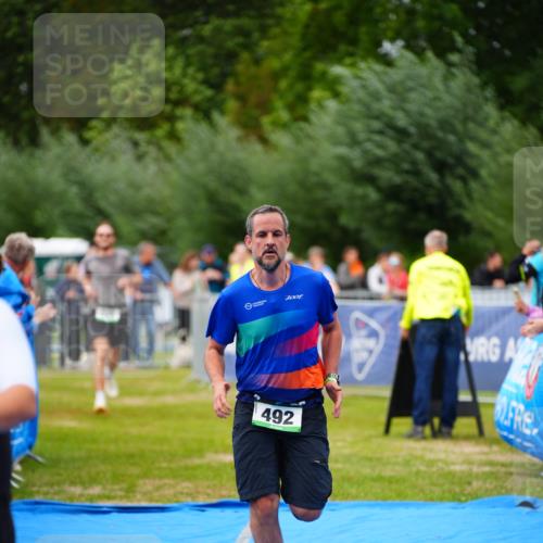 30.08.2026 - Elbe Triathlon Hamburg LAZAROV Photography http://msf.ph/oto/10056966 30.08.2026 11:14:57 Ziel 492, 500, 619 meine-sportfotos.de