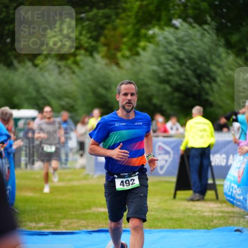 30.08.2026 - Elbe Triathlon Hamburg LAZAROV Photography http://msf.ph/oto/10056968 30.08.2026 11:14:57 Ziel 492, 500, 619 meine-sportfotos.de