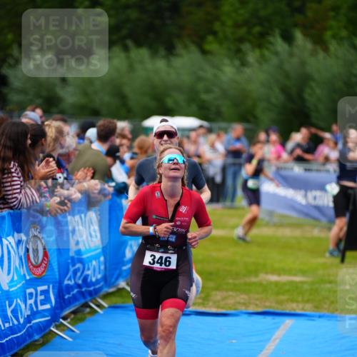 30.08.2026 - Elbe Triathlon Hamburg LAZAROV Photography http://msf.ph/oto/10056994 30.08.2026 11:15:08 Ziel 346, 1099 meine-sportfotos.de