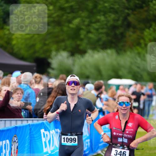 30.08.2026 - Elbe Triathlon Hamburg LAZAROV Photography http://msf.ph/oto/10056998 30.08.2026 11:15:09 Ziel 346, 636, 1099 meine-sportfotos.de