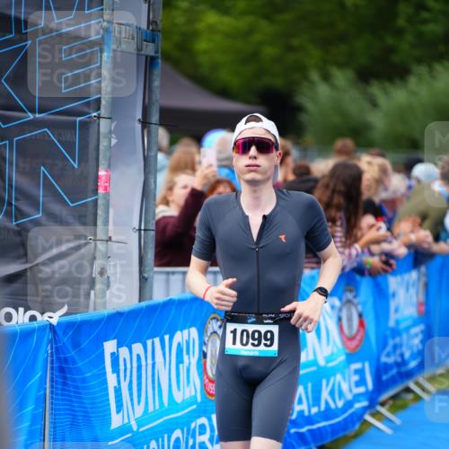 30.08.2026 - Elbe Triathlon Hamburg LAZAROV Photography http://msf.ph/oto/10057003 30.08.2026 11:15:09 Ziel 346, 636, 1099 meine-sportfotos.de
