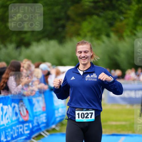 30.08.2026 - Elbe Triathlon Hamburg LAZAROV Photography http://msf.ph/oto/10057043 30.08.2026 11:15:40 Ziel 1027, 1047, 1056, 1080 meine-sportfotos.de