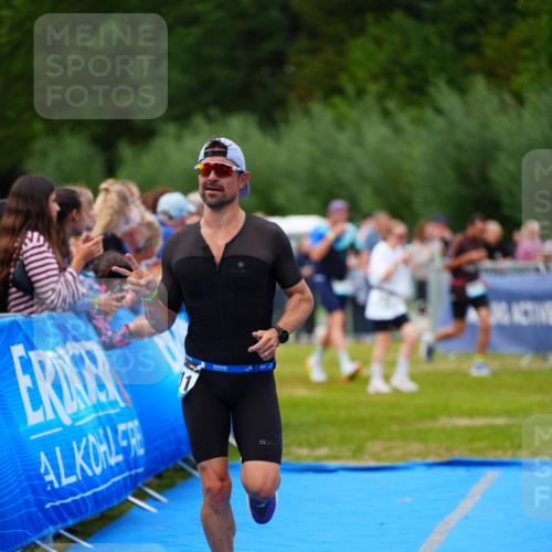 30.08.2026 - Elbe Triathlon Hamburg LAZAROV Photography http://msf.ph/oto/10057075 30.08.2026 11:16:05 Ziel 1211 meine-sportfotos.de