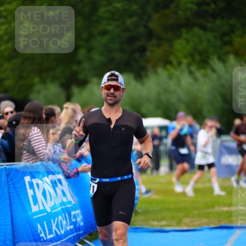 30.08.2026 - Elbe Triathlon Hamburg LAZAROV Photography http://msf.ph/oto/10057076 30.08.2026 11:16:05 Ziel 1211 meine-sportfotos.de