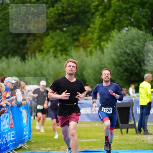 30.08.2026 - Elbe Triathlon Hamburg LAZAROV Photography http://msf.ph/oto/10057102 30.08.2026 11:16:22 Ziel 537, 623, 1120, 1140 meine-sportfotos.de