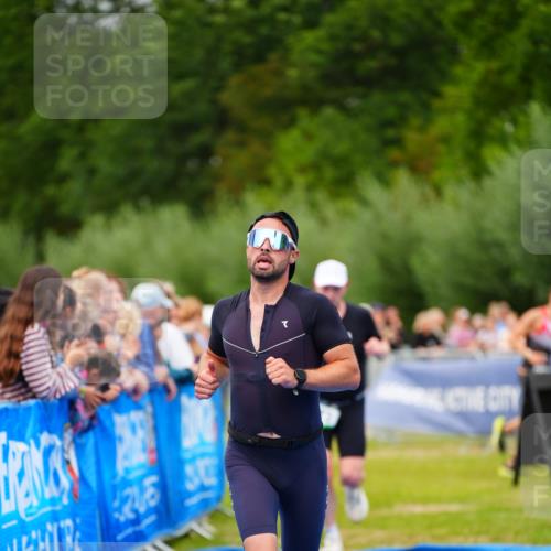 30.08.2026 - Elbe Triathlon Hamburg LAZAROV Photography http://msf.ph/oto/10057115 30.08.2026 11:16:26 Ziel 537, 623, 1000, 1120, 1140 meine-sportfotos.de