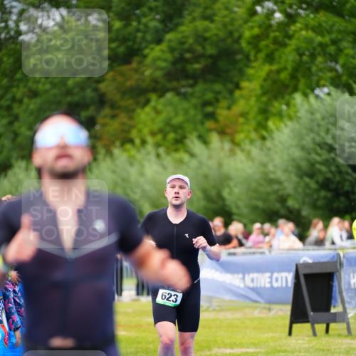 30.08.2026 - Elbe Triathlon Hamburg LAZAROV Photography http://msf.ph/oto/10057119 30.08.2026 11:16:27 Ziel 623, 1000, 1140 meine-sportfotos.de