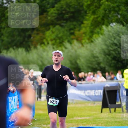 30.08.2026 - Elbe Triathlon Hamburg LAZAROV Photography http://msf.ph/oto/10057125 30.08.2026 11:16:28 Ziel 623, 1000, 1140 meine-sportfotos.de