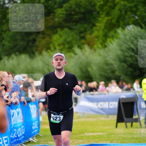 30.08.2026 - Elbe Triathlon Hamburg LAZAROV Photography http://msf.ph/oto/10057128 30.08.2026 11:16:28 Ziel 623, 1000, 1140 meine-sportfotos.de