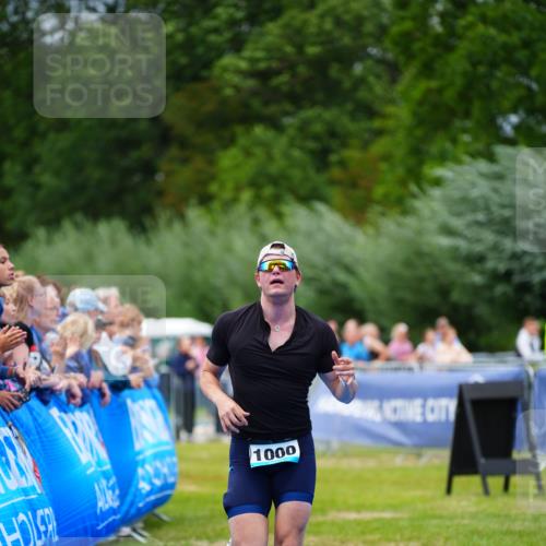 30.08.2026 - Elbe Triathlon Hamburg LAZAROV Photography http://msf.ph/oto/10057133 30.08.2026 11:16:34 Ziel 1000 meine-sportfotos.de