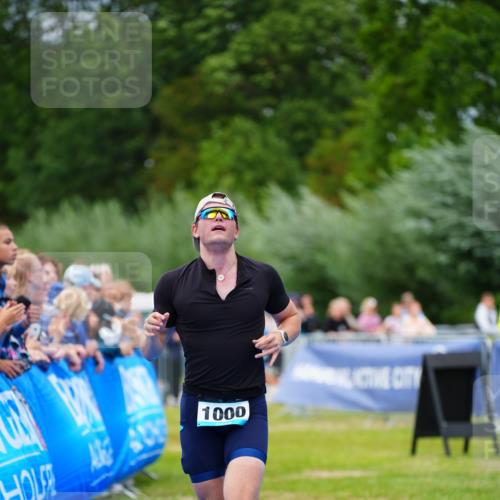 30.08.2026 - Elbe Triathlon Hamburg LAZAROV Photography http://msf.ph/oto/10057135 30.08.2026 11:16:34 Ziel 1000 meine-sportfotos.de