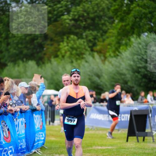 30.08.2026 - Elbe Triathlon Hamburg LAZAROV Photography http://msf.ph/oto/10057143 30.08.2026 11:16:58 Ziel 435, 526, 631, 997 meine-sportfotos.de