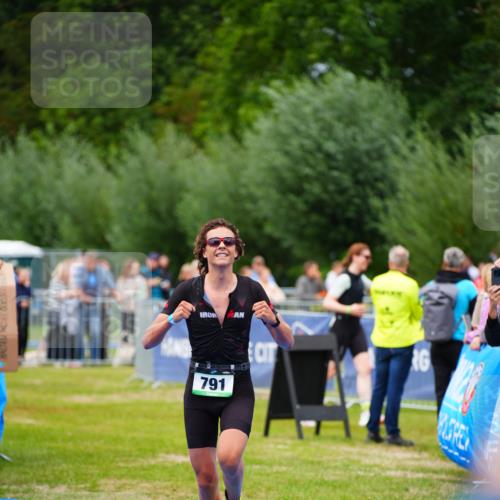 30.08.2026 - Elbe Triathlon Hamburg LAZAROV Photography http://msf.ph/oto/10057183 30.08.2026 11:17:17 Ziel 791 meine-sportfotos.de
