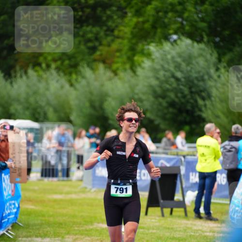 30.08.2026 - Elbe Triathlon Hamburg LAZAROV Photography http://msf.ph/oto/10057184 30.08.2026 11:17:17 Ziel 791 meine-sportfotos.de