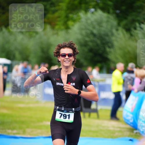 30.08.2026 - Elbe Triathlon Hamburg LAZAROV Photography http://msf.ph/oto/10057191 30.08.2026 11:17:18 Ziel 791 meine-sportfotos.de