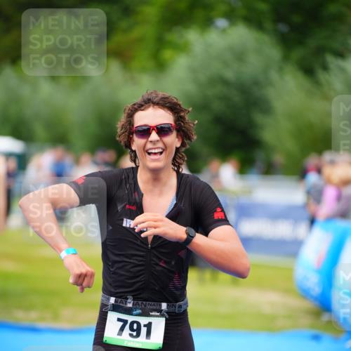 30.08.2026 - Elbe Triathlon Hamburg LAZAROV Photography http://msf.ph/oto/10057195 30.08.2026 11:17:19 Ziel 791 meine-sportfotos.de