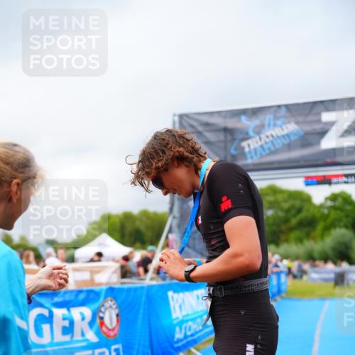 30.08.2026 - Elbe Triathlon Hamburg LAZAROV Photography http://msf.ph/oto/10057210 30.08.2026 11:17:26 Ziel  meine-sportfotos.de