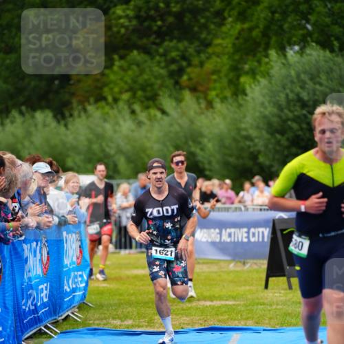 30.08.2026 - Elbe Triathlon Hamburg LAZAROV Photography http://msf.ph/oto/10057217 30.08.2026 11:17:34 Ziel 579, 580, 1148, 1621 meine-sportfotos.de